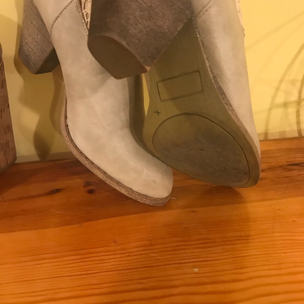 Boots - Picture 2 of 4
